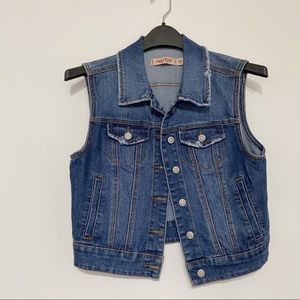 JUDY BLUE Distressed Denim Vest Size Medium